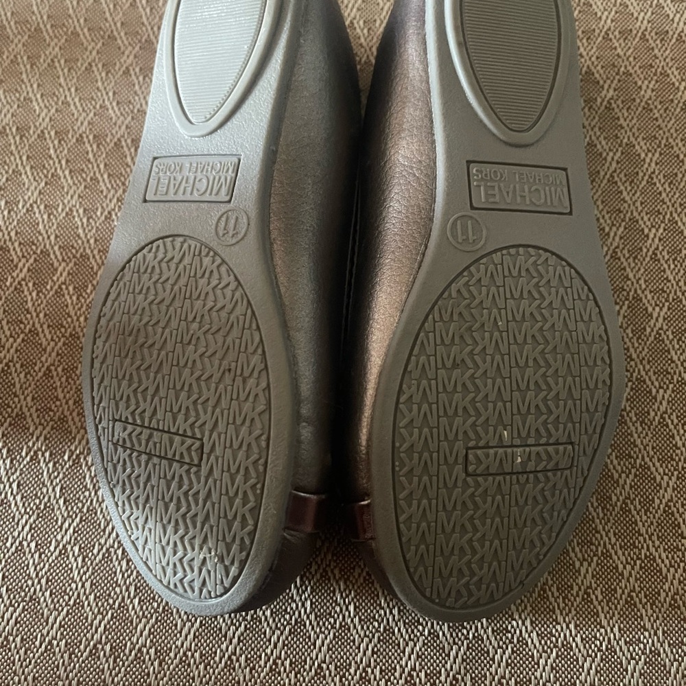 Mk flats size 11